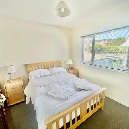 Cae Glas Apartments Holyhead Extérieur photo
