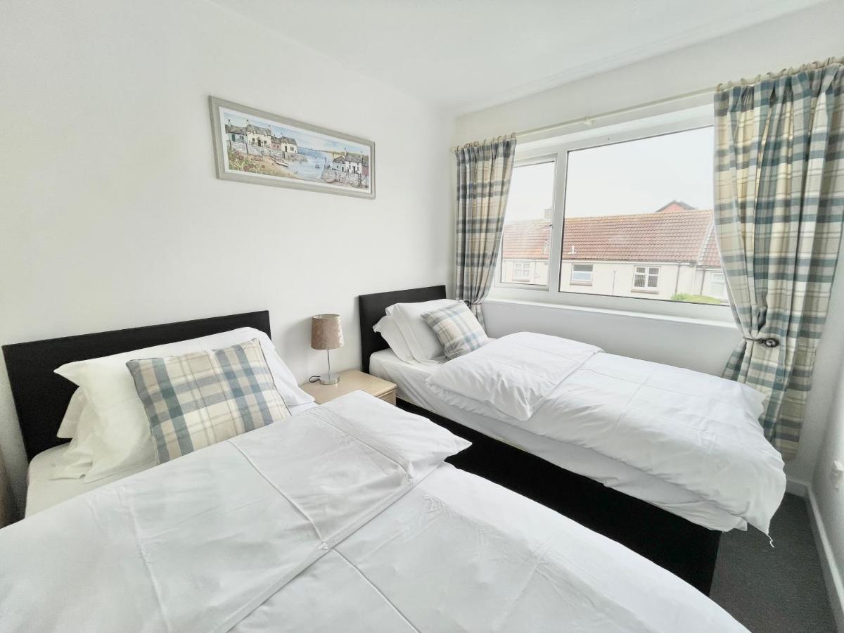 Cae Glas Apartments Holyhead Extérieur photo