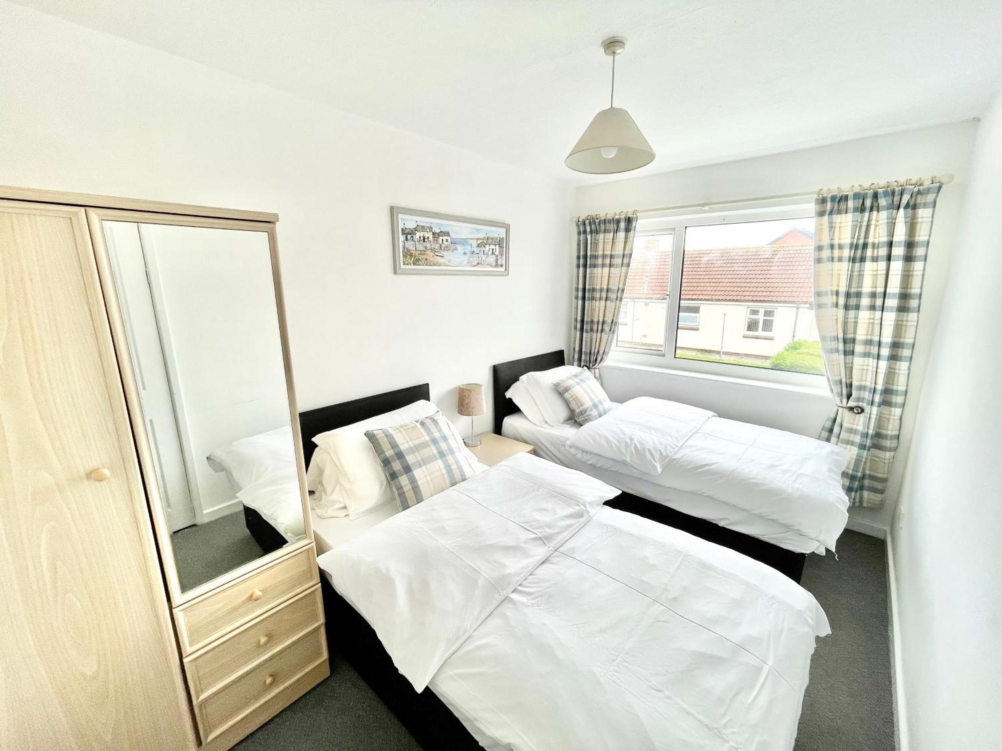 Cae Glas Apartments Holyhead Extérieur photo