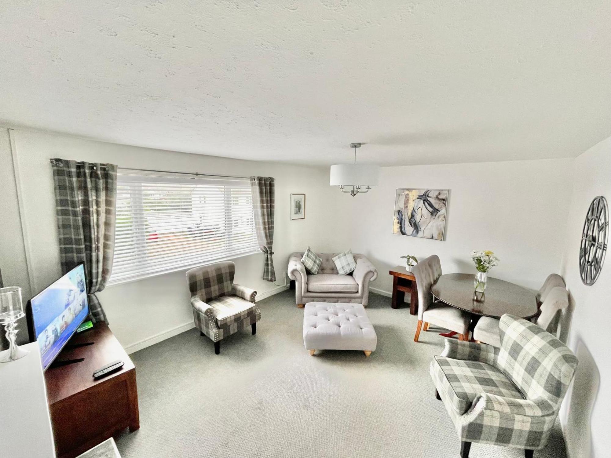 Cae Glas Apartments Holyhead Extérieur photo