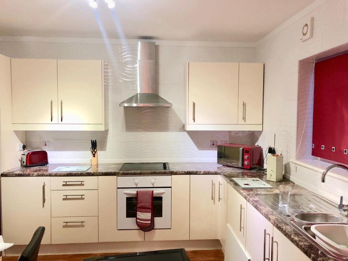 Cae Glas Apartments Holyhead Extérieur photo